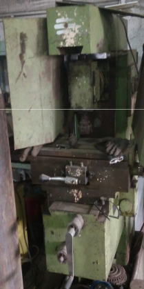 Vertical milling machine used for precision metal cutting