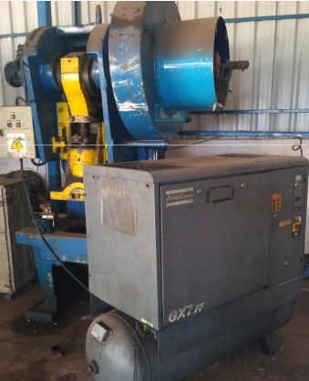 Mechanical power press with flywheel for metal stamping